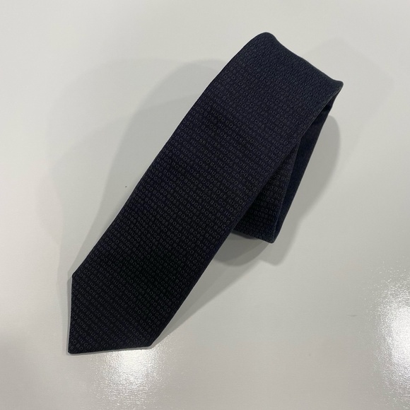 Hugo Boss Italian Silk Thin Tie - Picture 1 of 5